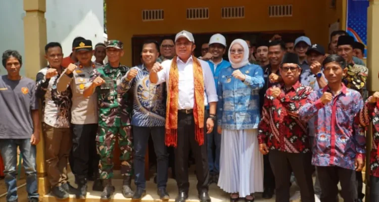 Gubernur Provinsi Sumatera Selatan (Sumsel), Herman Deru, berkunjung ke Desa Siju, Kecamatan Rambutan, Kabupaten Banyuasin, Kamis, 28 Agustus 2025. (foto : WARTADESAKU.ID/AYAS)