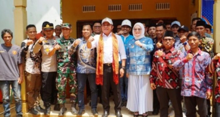 Gubernur Provinsi Sumatera Selatan (Sumsel), Herman Deru, berkunjung ke Desa Siju, Kecamatan Rambutan, Kabupaten Banyuasin, Kamis, 28 Agustus 2025. (foto : WARTADESAKU.ID/AYAS)