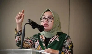 Wamenkop Republik Indonesia, Farida Farichah, saat menghadiri Rapat Anggota Tahunan (RAT) Induk Koperasi Pegawai Republik Indonesia (IKPRI) Tahun Buku 2025 di Jakarta, hari Rabu, 24 Juni 2026. (foto : kop.go.id)