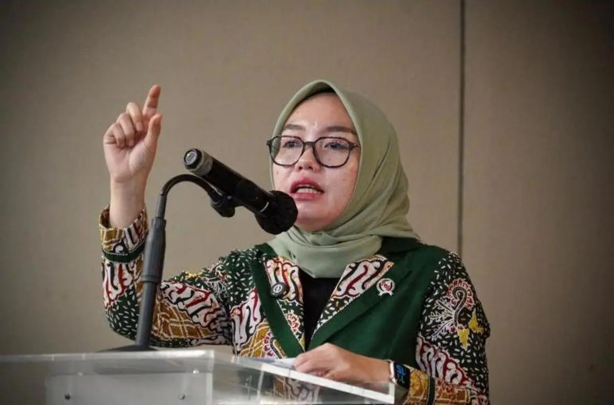 Wamenkop Republik Indonesia, Farida Farichah, saat menghadiri Rapat Anggota Tahunan (RAT) Induk Koperasi Pegawai Republik Indonesia (IKPRI) Tahun Buku 2025 di Jakarta, hari Rabu, 24 Juni 2026. (foto : kop.go.id)