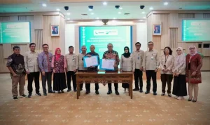 Koperasi Produsen Syariah Gambir Anam Koto Mandiri asal Sumatra Barat, resmi menjalin kerja sama strategis dengan Holding Pangan BUMN, PT Rajawali Nusantara Indonesia (Persero) atau ID FOOD, untuk ekspor komoditas gambir, pada hari Selasa, tanggal 23 Juni 2026. (foto : kemenkop.go.id) Koperasi Produsen Syariah Gambir Anam Koto Mandiri asal Sumatra Barat, resmi menjalin kerja sama strategis dengan Holding Pangan BUMN, PT Rajawali Nusantara Indonesia (Persero) atau ID FOOD, untuk ekspor komoditas gambir, pada hari Selasa, tanggal 23 Juni 2026. (foto : kemenkop.go.id)