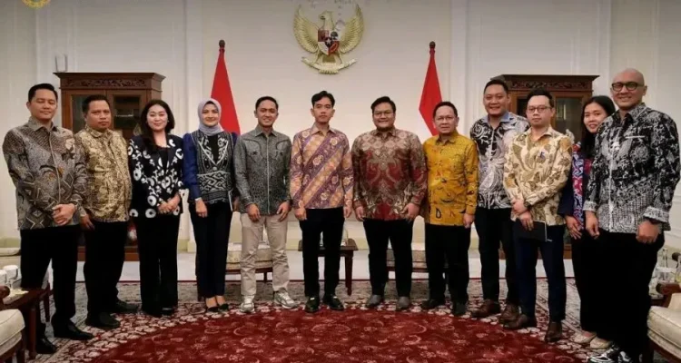 Wakil Presiden Republik Indonesia, Gibran Rakabuming Raka, saat menerima audiensi jajaran pengurus Asosiasi Pelaku Usaha Desa Seluruh Indonesia (APUDSI) di Istana Wakil Presiden, Jakarta, pada hari Kamis, tanggal 13 Agustus 2026. (foto : Biro PMI Setwapres)