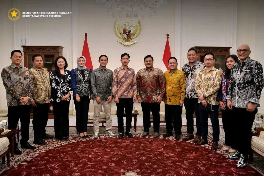 Wakil Presiden Republik Indonesia, Gibran Rakabuming Raka, saat menerima audiensi jajaran pengurus Asosiasi Pelaku Usaha Desa Seluruh Indonesia (APUDSI) di Istana Wakil Presiden, Jakarta, pada hari Kamis, tanggal 13 Agustus 2026. (foto : Biro PMI Setwapres)